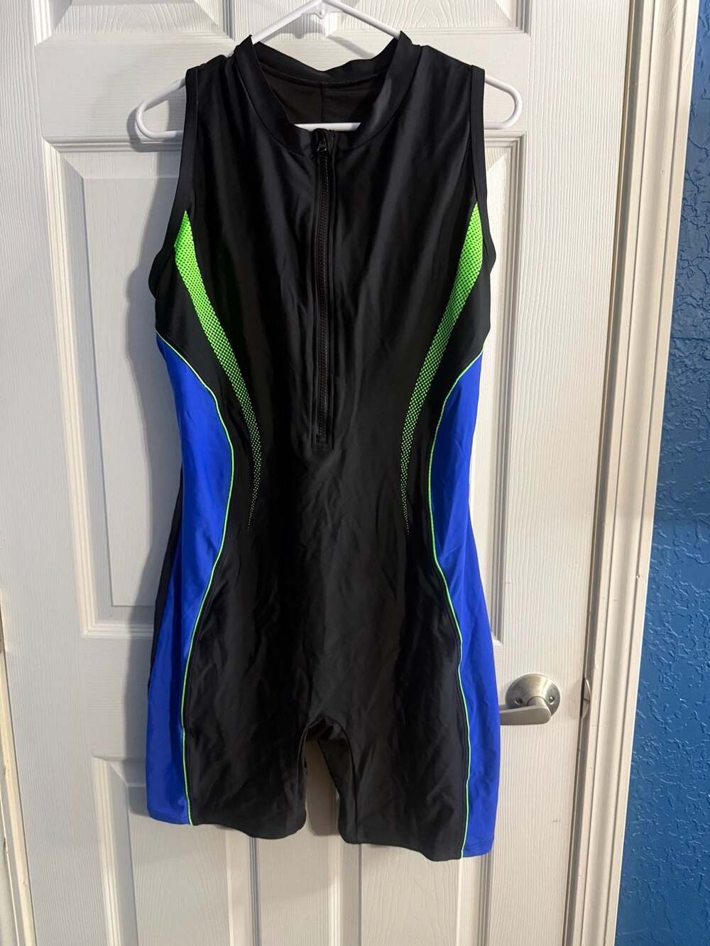 Attraco Athletic One Piece Swimsuit Boyleg Color Blocked Bathing Suit